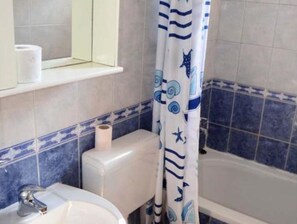 Apartment (One bedroom apartment with Garden vie) | Bathroom | Towels - Apartments Roza (Kumbor)