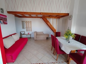 别墅 (Four Bedroom Villa with Sea View) | 客厅 | 32-英寸纯平电视 （配备卫星频道）、乒乓球