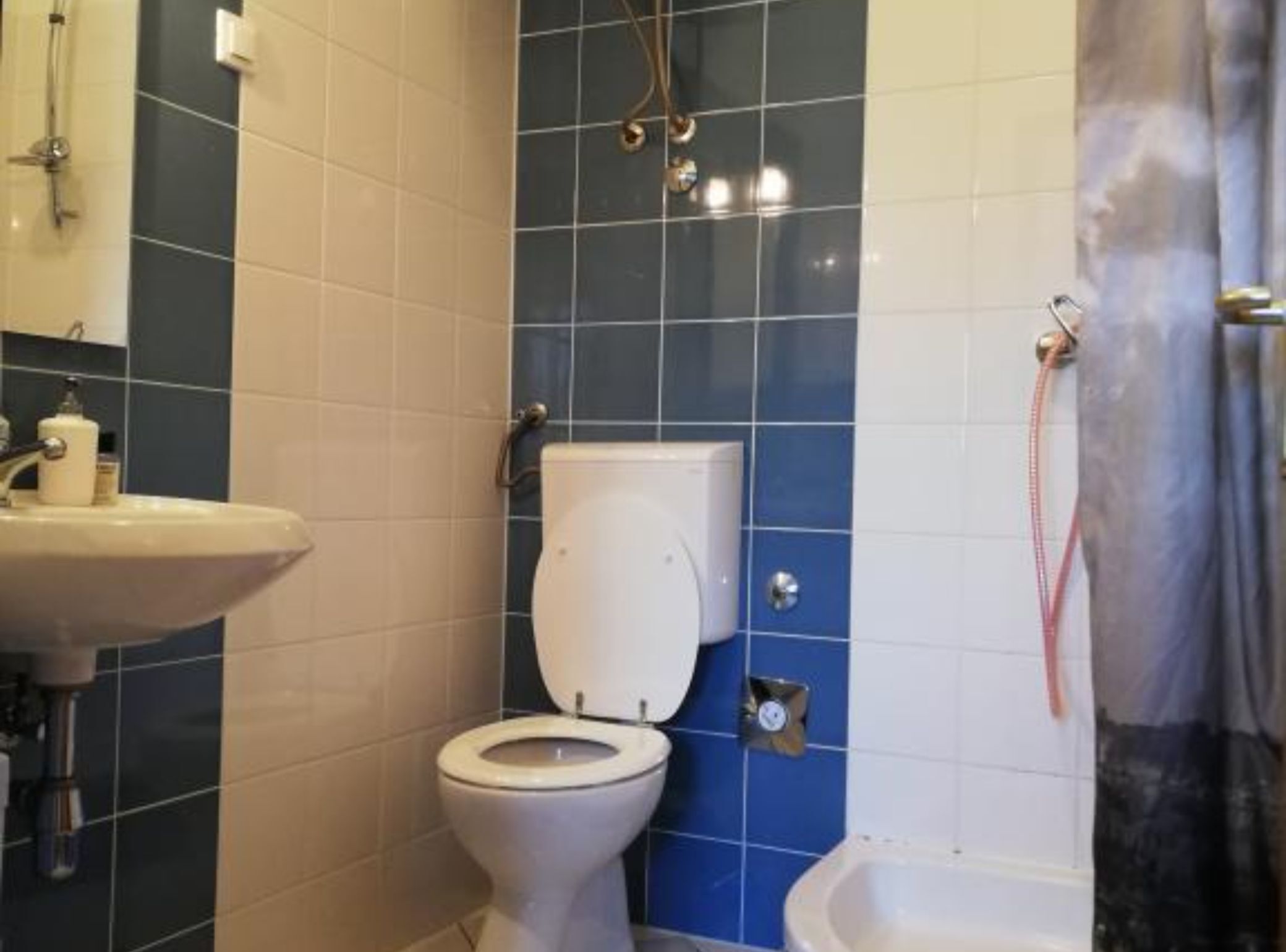 Apartment ((A1) OneBedroom Apartment with Terrac) | Bathroom | Shower, towels