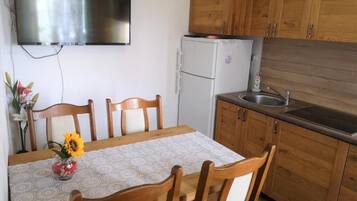 Apartment (Two bedrom apartment) | Private kitchen | Fridge