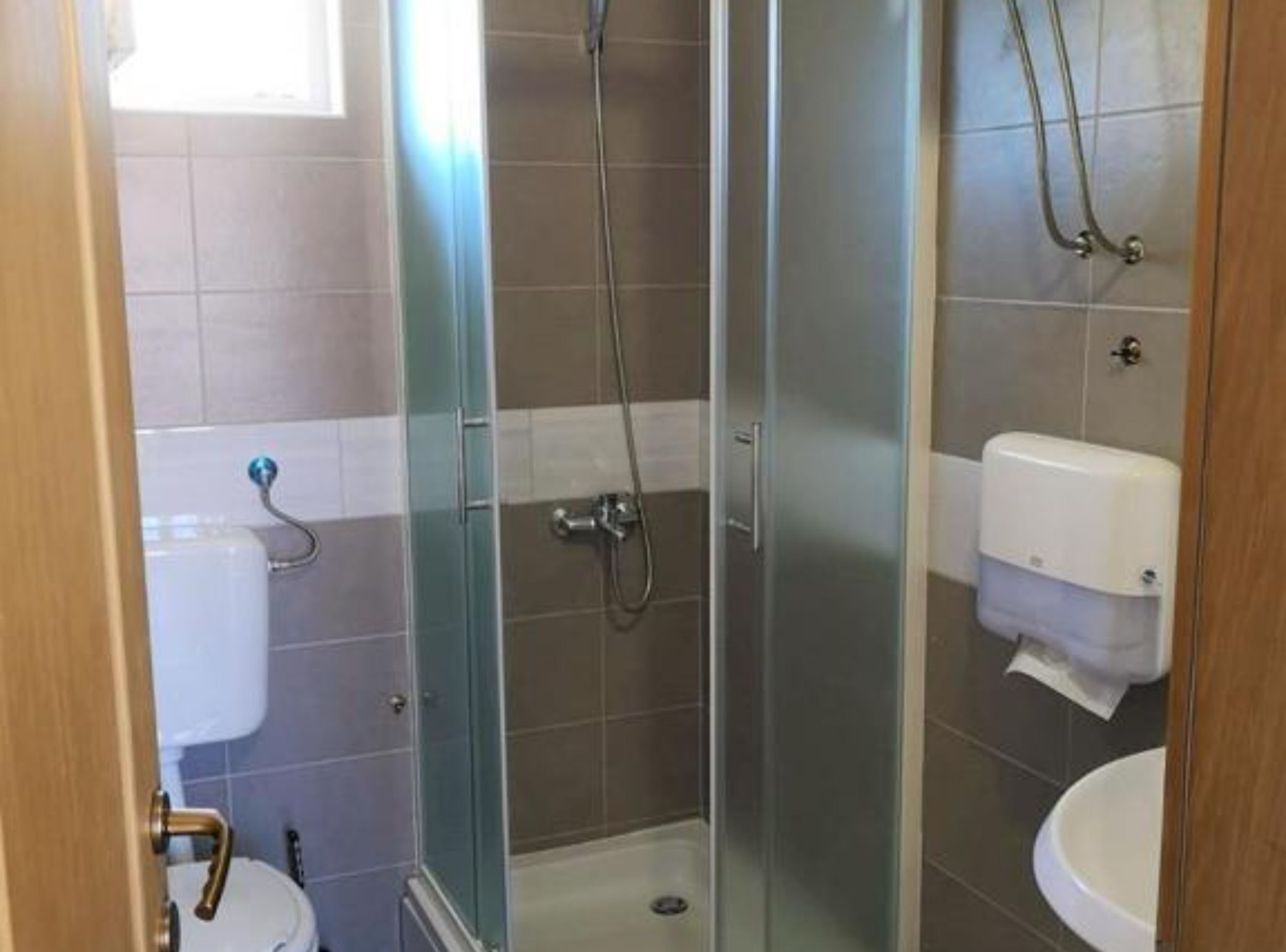 Apartment (One bedroom apartment) | Bathroom | Shower, towels