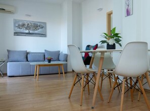 House (Eight Bedroom Holiday Home with Hot-T) | Living room | 32-inch flat-screen TV with satellite channels - Vacation Home Pasalic (Kastela)