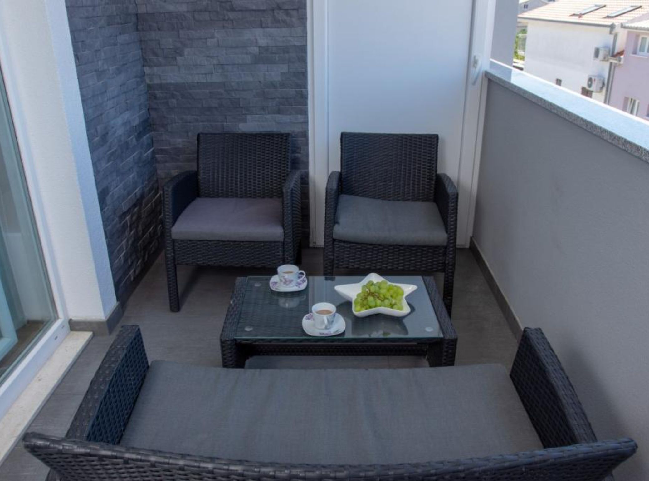 House (Eight Bedroom Holiday Home with Hot-T) | Balcony