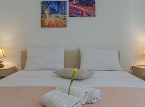 House (Eight Bedroom Holiday Home with Hot-T) | 1 bedroom, cribs/infant beds - Vacation Home Pasalic (Kastela)