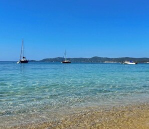 Beach nearby - Adorable, comfortable townhouse in the heart of Le Lavandou! Sleeps 8 (Le Lavandou)