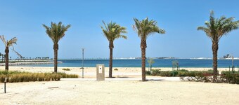 ビーチフロント アパートメント