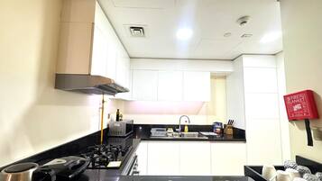 Căn hộ dành cho gia đình, ban công, quang cảnh bãi biển | Bếp riêng | Tủ lạnh, lò vi sóng, máy rửa bát, dụng cụ nấu nướng/bát dĩa/dao nĩa