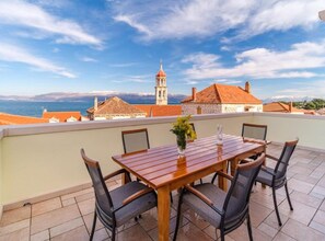 Apartment (Three Bedroom Apartment with Sea View) | Balcony - Sutivan Sea Terrace Apartment (Sutivan)
