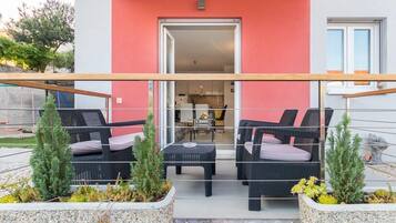 Apartment (Standard One Bedroom Apartment with B) | Living room | 32-inch flat-screen TV with satellite channels, table tennis