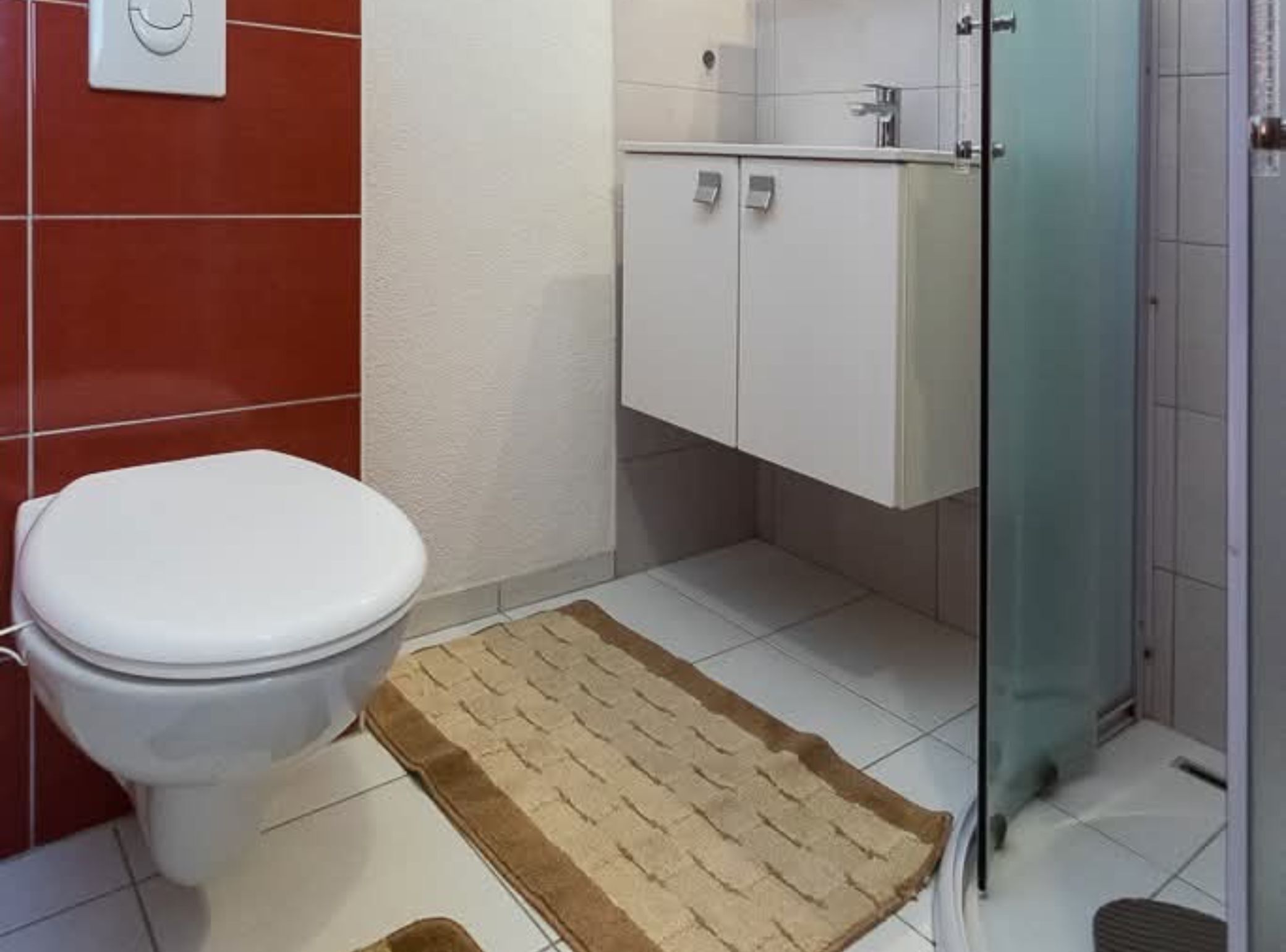 Een douche, handdoeken