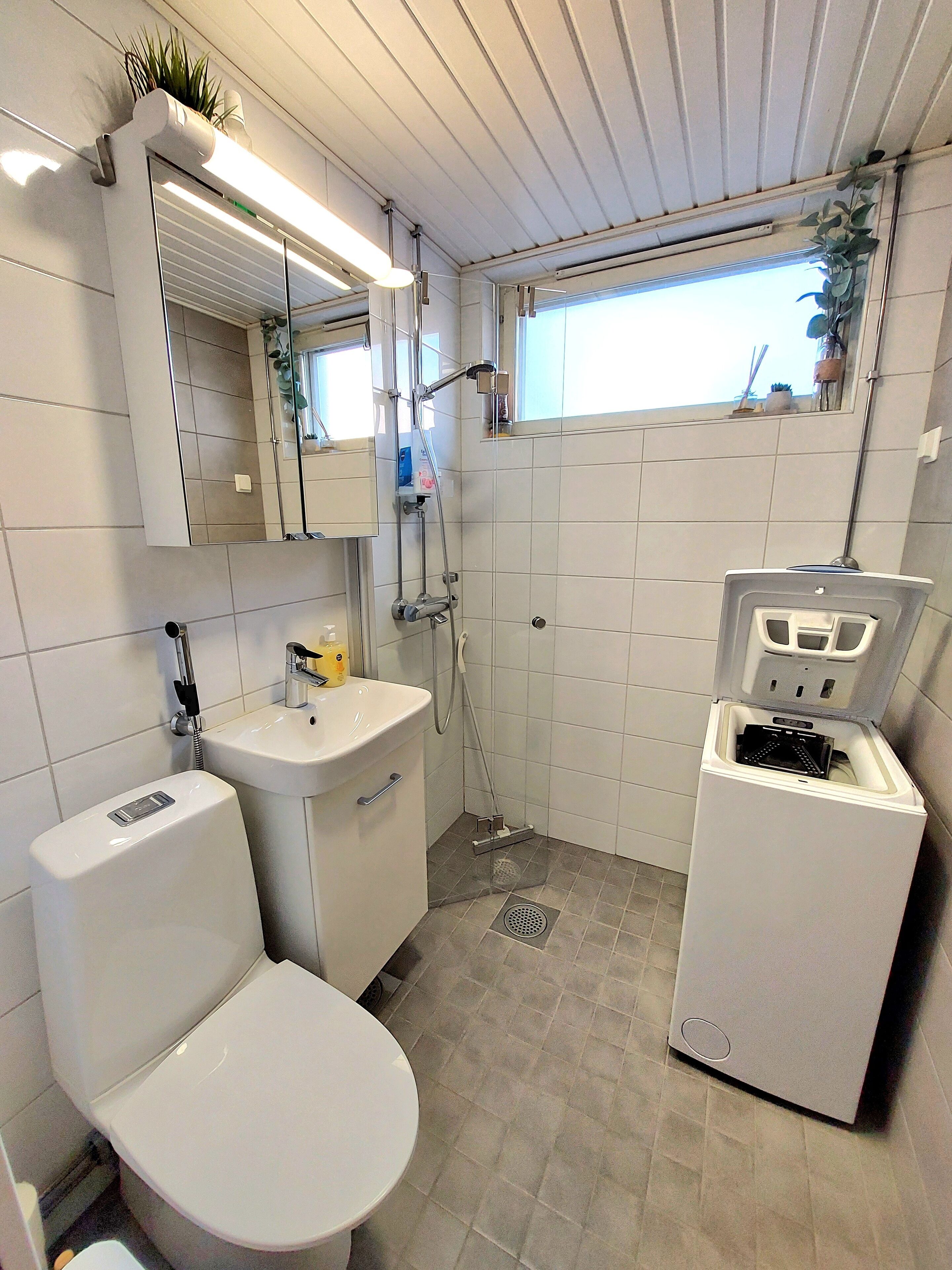 Dusche, Haartrockner, Bidet, Handtücher