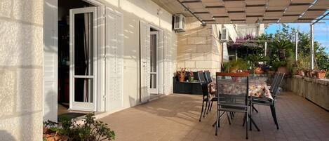 Apartment (Three Bedroom Apartment with Sea View) | Terrace/patio