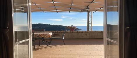 公寓 (Three Bedroom Apartment with Sea View) | 露台/庭院