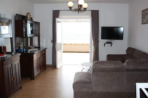 Apartment (Three Bedroom Apartment with Sea View) | Living room
