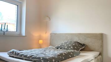 2 bedrooms, WiFi, bed sheets