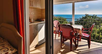 Beachfront Sunset Apartments Sutomore