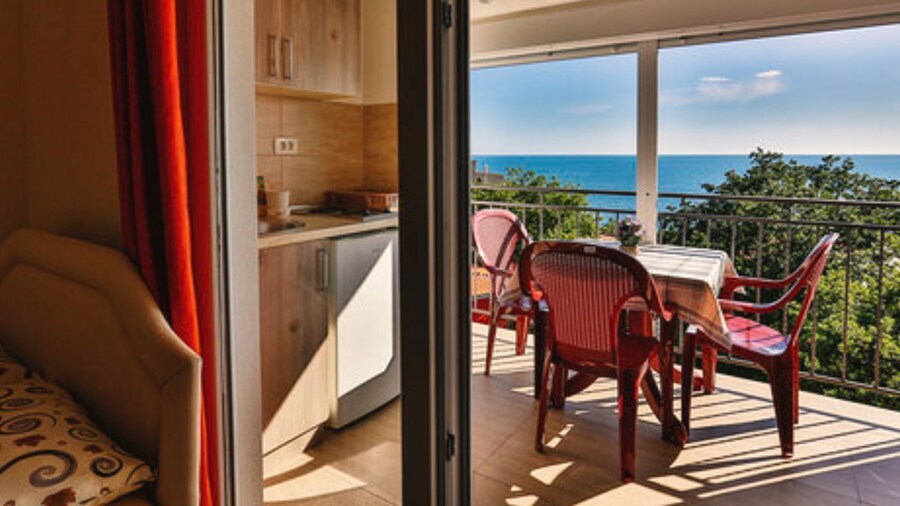 Beachfront Sunset Apartments Sutomore