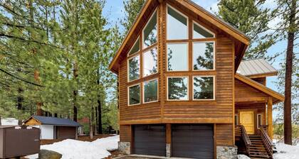 Serene Creekside Chalet: Hot Tub, Games, BBQ