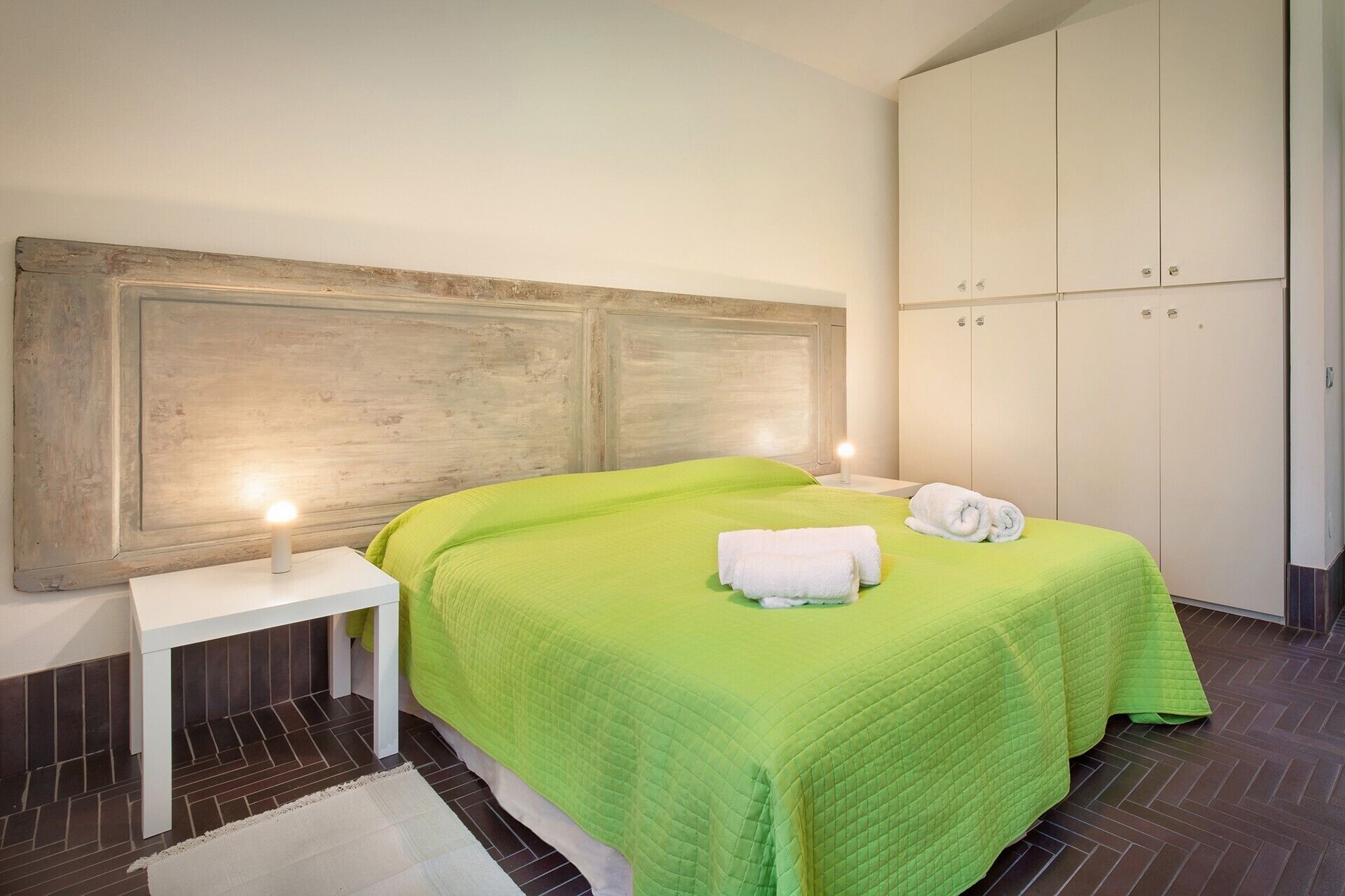 3 chambres, fer et planche à repasser, Wi-Fi, draps fournis