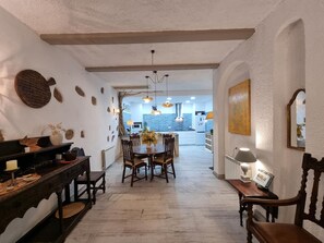 Dining - Charming House, 2 Bedrooms, Terrace & Air Conditioning (L'Escala)