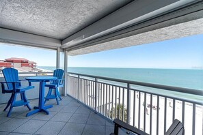 Outdoor dining - Peaceful Penthouse Escape 180° Views - Oceanfront (Indian Shores)