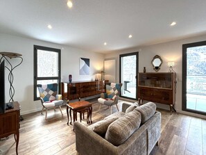 TV - New 3-Room Apartment - 4 People - Terrace in Briançon (Briançon)