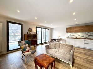 TV - New 3-Room Apartment - 4 People - Terrace in Briançon (Briançon)