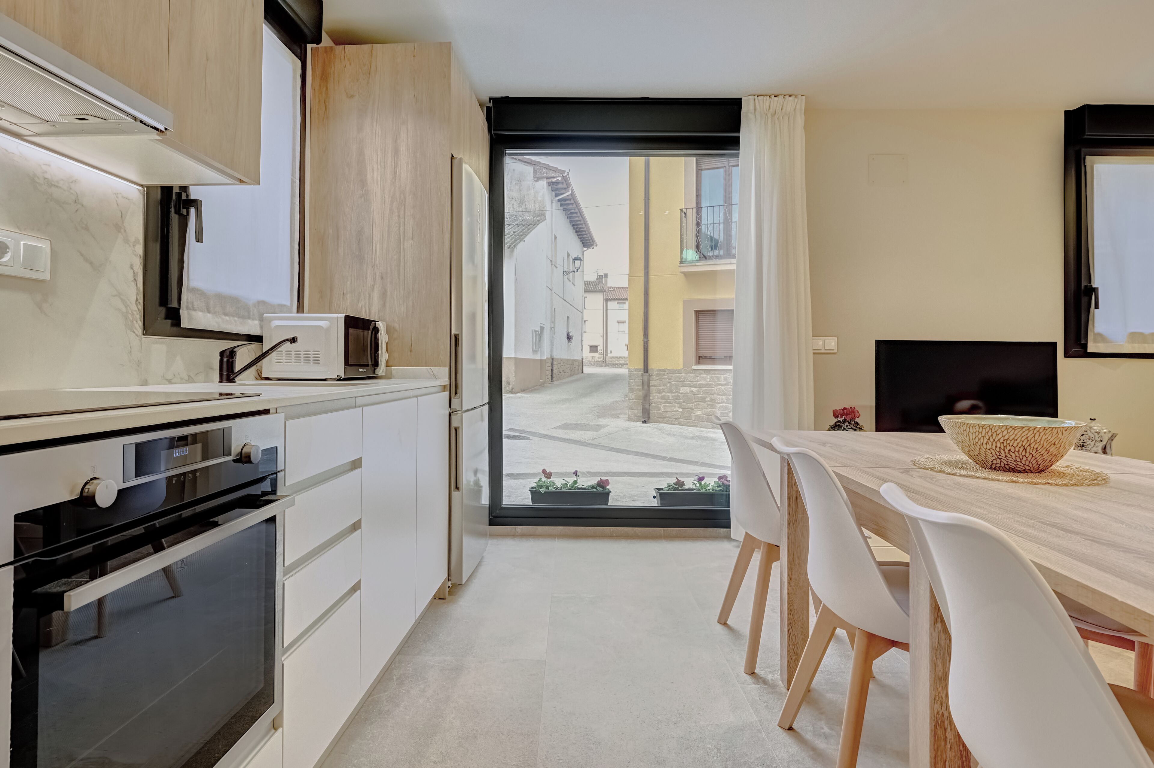 Mikrowelle, Herdplatte, Geschirrspüler