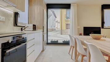 Mikrowelle, Herdplatte, Geschirrspüler