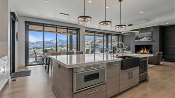 Rumah, 5 kamar tidur | Dapur pribadi | Oven, mesin pembuat kopi/teh, dan pemanggang roti