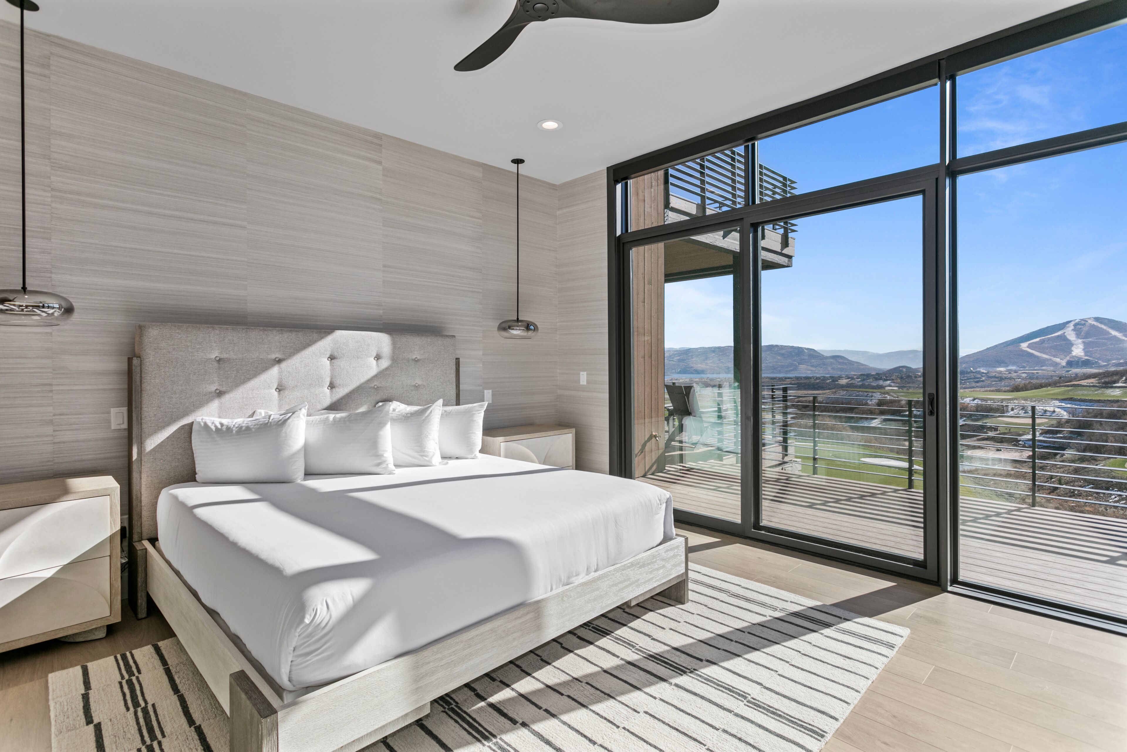 5 bedrooms, laptop workspace, free WiFi