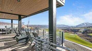 Rumah, 5 kamar tidur | Teras/patio