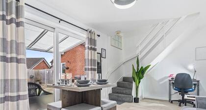 Telford Centre House with Parking, Garden, Wi-Fi