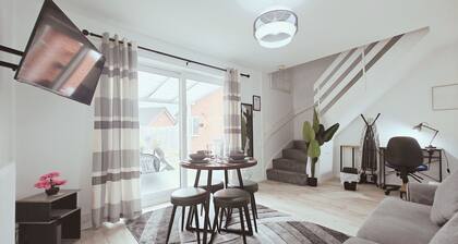 Telford Centre House with Parking, Garden, Wi-Fi