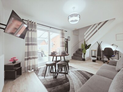 Telford Centre House with Parking, Garden, Wi-Fi