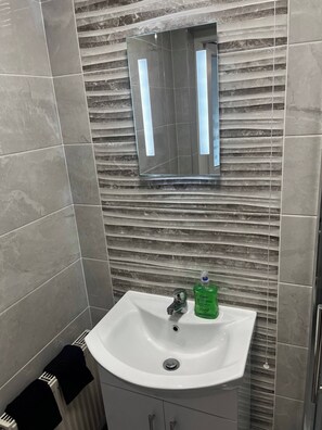 客房, 1 間臥室, 陽台, 花園景觀 | 浴室