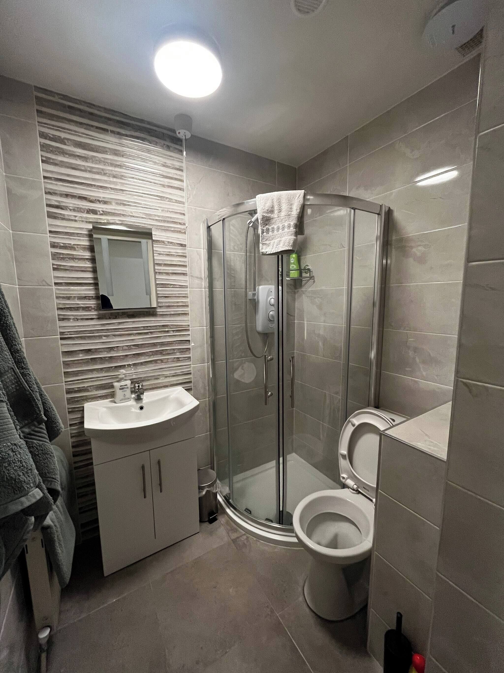 Room, 1 Bedroom, Balcony, Garden View | Bathroom