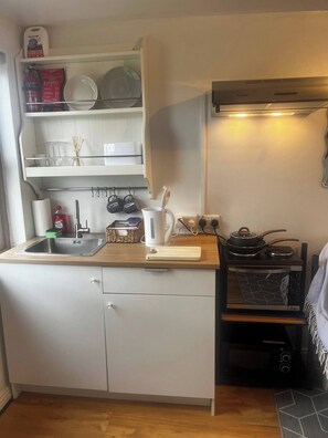 Huone, 1 makuuhuone, parveke, näköala puutarhaan | Sisätilat