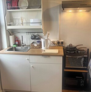 Room, 1 Bedroom, Balcony, Garden View | Interior