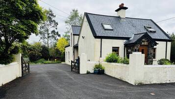 Room, 1 Bedroom, Balcony, Garden View | Exterior