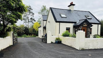 Room, 1 Bedroom, Balcony, Garden View | Exterior