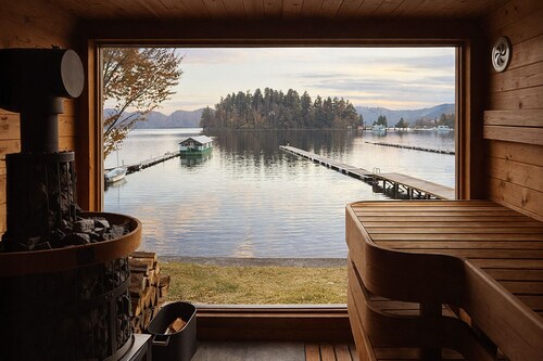 Villa with private sauna" located in a national park directly connected to Lake Nojiri, limited to 1 couple per day