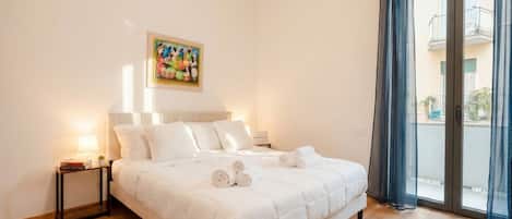 2 bedrooms, travel crib
