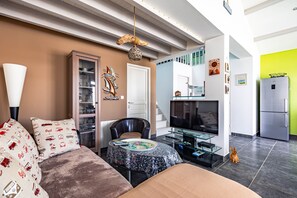 Living area - Pleasant Holiday Home with Private Terrace and Garden (Le Château-d'Oléron)