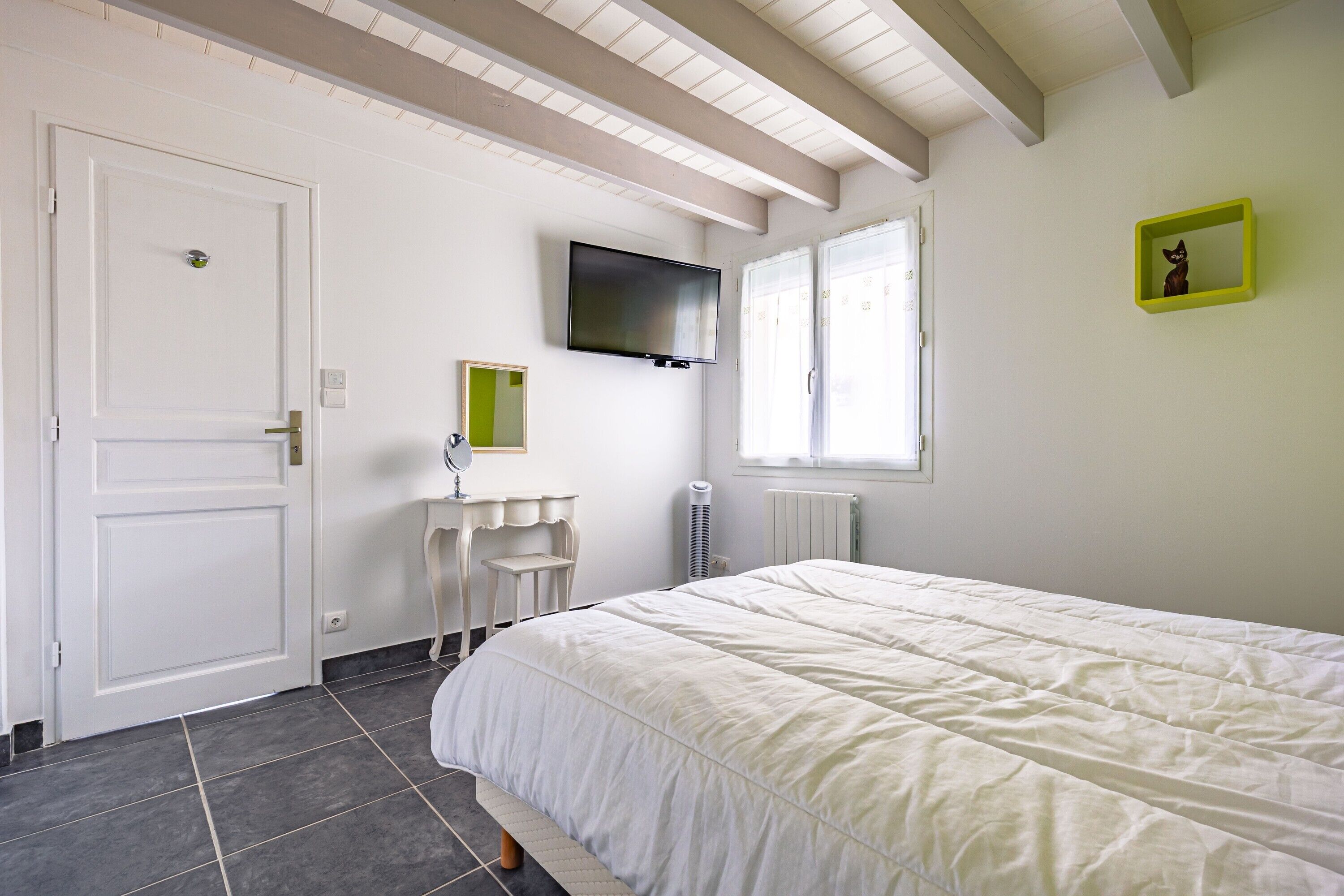 2 bedrooms, iron/ironing board