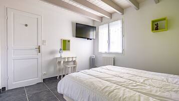 2 bedrooms, iron/ironing board