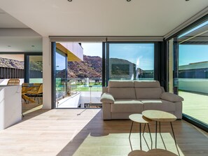 TV - Sol By Canarias Getaway. (Mogán)