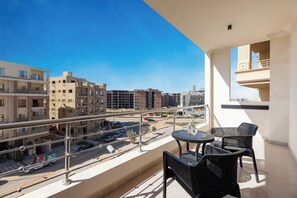 Deluxe Studio Suite, City View | Outdoor dining - Beithady Hospitality (New Cairo)
