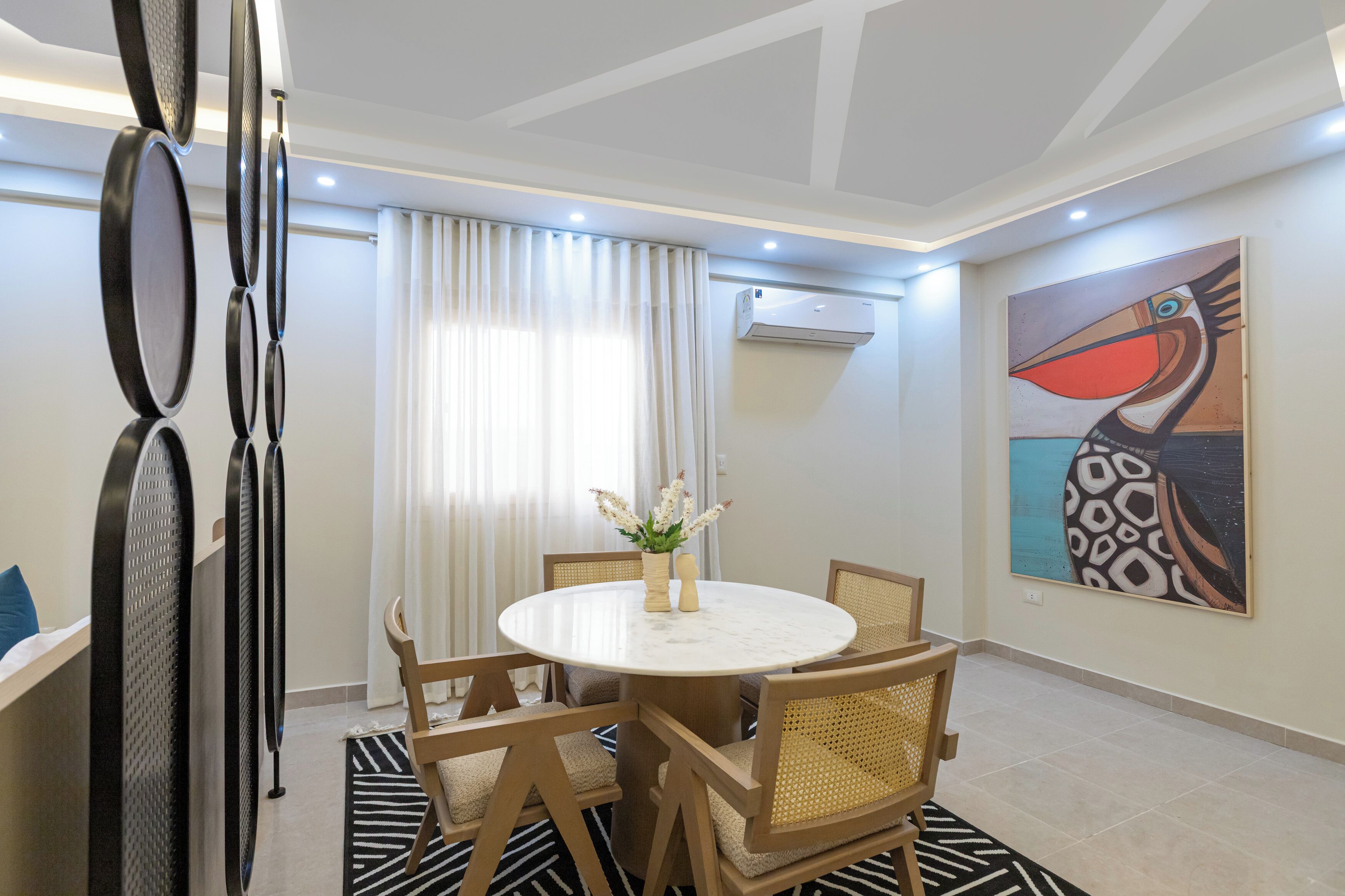 Deluxe Studio Suite, City View | Dining