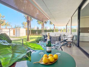 Outdoor dining - Modern Ground Floor Apartment in Islas Menores with Community Pool and Garden (Islas Menores)